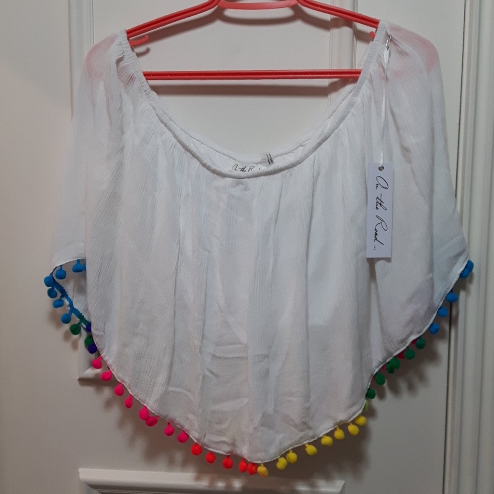 🛍️ NWT white crop top with pom poms